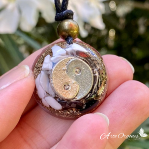 Collar Orgon Yin Yang con Turmalina Negra, Selenita