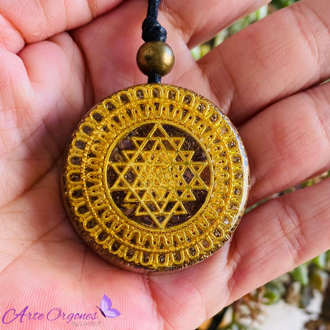 Collar Orgon Siri Yantra con Amatista y Cuarzos