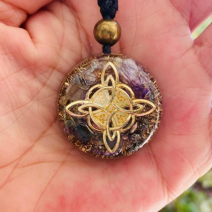 Collar Nudo de Bruja Orgon con Cristales Naturales
