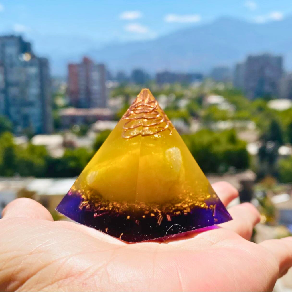 Piramide orgon con ambar