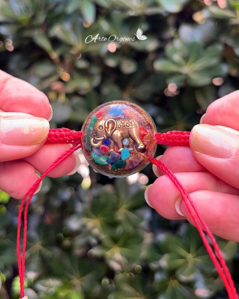 amuleto en pulsera de orgon elefante