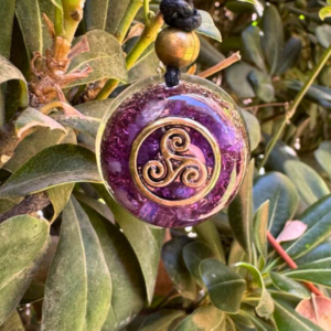 Collar Orgon Trisquel en Tono Violeta